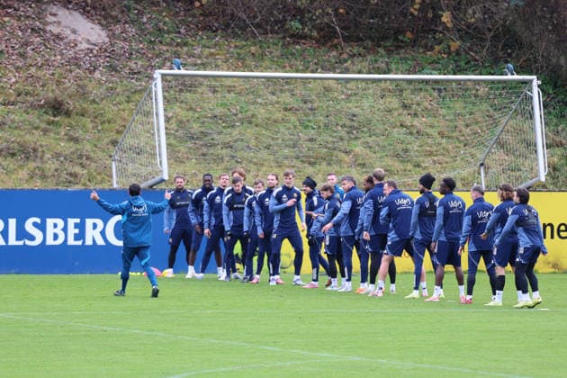 25.11.2025, xrekx, Fussball 3.Liga, 1.FC Saarbruecken - Training v.l. Max Smith Athletiktrainer (1.FC Saarbruecken) (DFL DFB REGULATIONS PROHIBIT ANY USE OF PHOTOGRAPHS as IMAGE SEQUENCES and or QUASI-VIDEO) Saarbruecken