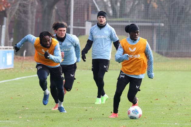 DEU, DFL, 2. FBL Hertha BSC, Training, 25.11.2025, Sportforum, Berlin, DEU, DFL, 2. FBL Hertha BSC, Training, im Bild Deyovaisio Zeefuik (Hertha BSC Berlin 42), Fabian Reese (Hertha BSC Berlin 11), Marten Winkler (Hertha BSC Berlin 22), Boris Lum (Hertha BSC Berlin 21) DFL - regulations prohibit any use of Photographs as image sequences and or quasi-video