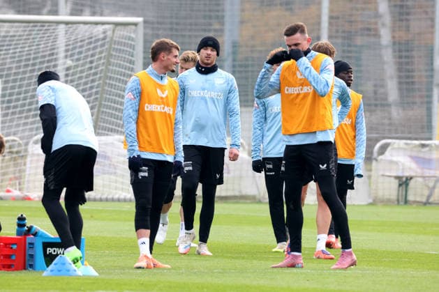 DEU, DFL, 2. FBL Hertha BSC, Training, 25.11.2025, Sportforum, Berlin, DEU, DFL, 2. FBL Hertha BSC, Training, im Bild Hertha-Spielerkreis, Niklas Kolbe (Hertha BSC Berlin 27), Michael Cuisance (Hertha BSC Berlin 10), Linus Gechter (Hertha BSC Berlin 44) DFL - regulations prohibit any use of Photographs as image sequences and or quasi-video