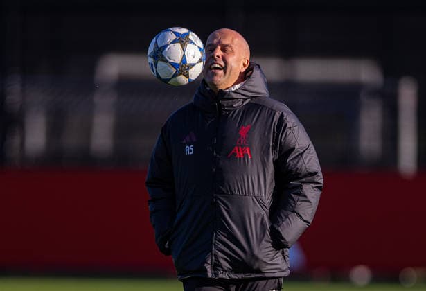 Football - UEFA Champions League - Liverpool FC v PSV Eindhoven - MD-1 LIVERPOOL, ENGLAND - Tuesday, November 25, 2025: Liverpool s head coach Arne Slot during a training session at the AXA Training Centre ahead of the UEFA Champions League match between Liverpool FC and PSV Eindhoven. (Photo by David Rawcliffe Propaganda) LIVERPOOL AXA Training Centre MERSEYSIDE ENGLAND  Copyright: xDavidxRawcliffex P2025-11-25-Liverpool_PSV_MD-1-2