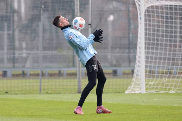 DEU, DFL, 2. FBL Hertha BSC, Training, 25.11.2025, Sportforum, Berlin, DEU, DFL, 2. FBL Hertha BSC, Training, im Bild Niklas Kolbe (Hertha BSC Berlin 27) DFL - regulations prohibit any use of Photographs as image sequences and or quasi-video