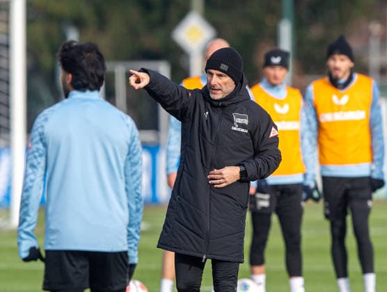 Fussball, Herren, Saison 2025 26, 2. Bundesliga, Hertha BSC, Training, Trainer Stefan Leitl (Hertha BSC), 25.11. 2025,