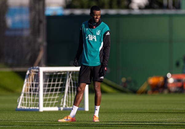 Football - UEFA Champions League - Liverpool FC v PSV Eindhoven - MD-1 LIVERPOOL, ENGLAND - Tuesday, November 25, 2025: Liverpool s Alexander Isak during a training session at the AXA Training Centre ahead of the UEFA Champions League match between Liverpool FC and PSV Eindhoven. (Photo by David Rawcliffe Propaganda) LIVERPOOL AXA Training Centre MERSEYSIDE ENGLAND  Copyright: xDavidxRawcliffex P2025-11-25-Liverpool_PSV_MD-1-21