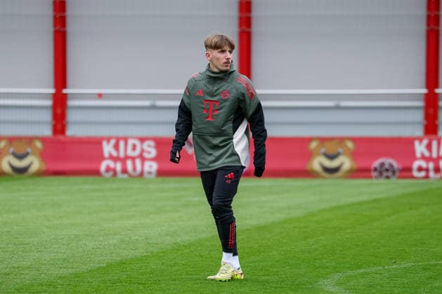 Lennart Karl (FC Bayern Muenchen, 42), GER, Abschlusstraining, FC Bayern Muenchen, Fussball, UEFA Champions League, Liga-Phase, 5. Spieltag, Saison 2025 2026, 25.11.2025, GER, Abschlusstraining, FC Bayern Muenchen, Fussball, UEFA Champions League, Liga-Phase, 5. Spieltag, Saison 2025 2026, 25.11.2025 Muenchen Copyright: xEibner-Pressefoto JennixMaulx EP_JML
