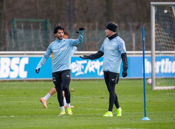 Fussball, Herren, Saison 2025 26, 2. Bundesliga, Hertha BSC, Training, v.l. Kevin Sessa (Hertha BSC), Marten Winkler (Hertha BSC), 25.11. 2025,