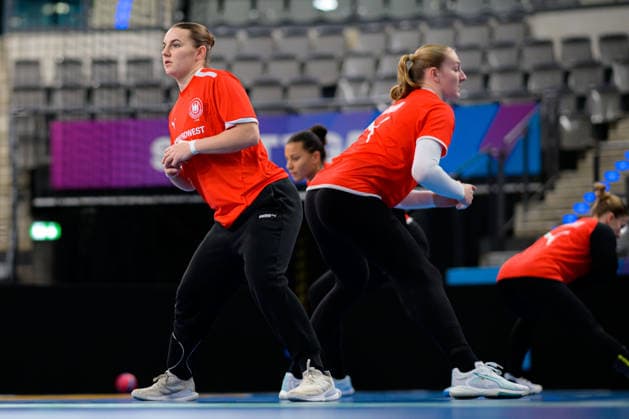 Handball, Frauen Deutschland - Training Mareike Thomaier (Deutschland), Viola Leuchter (Deutschland) Stuttgart Porsche Arena Baden-Württemberg Deutschland
