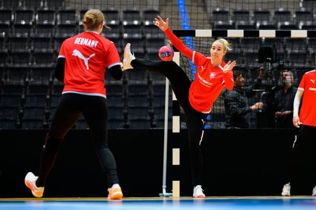 Handball, Frauen Deutschland - Training Torhueterin Katharina Filter (Deutschland) Stuttgart Porsche Arena Baden-Württemberg Deutschland