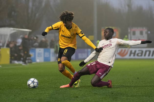 Dienstag, 25.11.2025 Saison 2025 2026 5. Spieltag UEFA Youth League im BVB Fußballpark Hohenbuschei, Dortmund, Germany. BV Borussia Dortmund U19 - Villarreal FC U19. Mathis Albert (BVB)