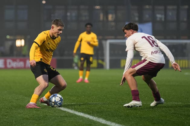 Dienstag, 25.11.2025 Saison 2025 2026 5. Spieltag UEFA Youth League im BVB Fußballpark Hohenbuschei, Dortmund, Germany. BV Borussia Dortmund U19 - Villarreal FC U19. Nick Cherny (BVB)