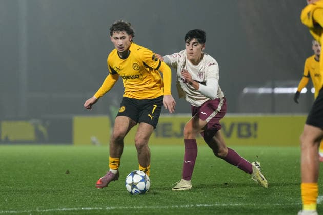 Dienstag, 25.11.2025 Saison 2025 2026 5. Spieltag UEFA Youth League im BVB Fußballpark Hohenbuschei, Dortmund, Germany. BV Borussia Dortmund U19 - Villarreal FC U19. Taycan Macid Etcibasi (BVB)