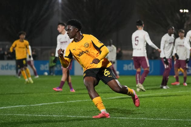 Dienstag, 25.11.2025 Saison 2025 2026 5. Spieltag UEFA Youth League im BVB Fußballpark Hohenbuschei, Dortmund, Germany. BV Borussia Dortmund U19 - Villarreal FC U19. Torjubel nach dem 1:1 durch Paul Ayuk Tanyi (BVB).