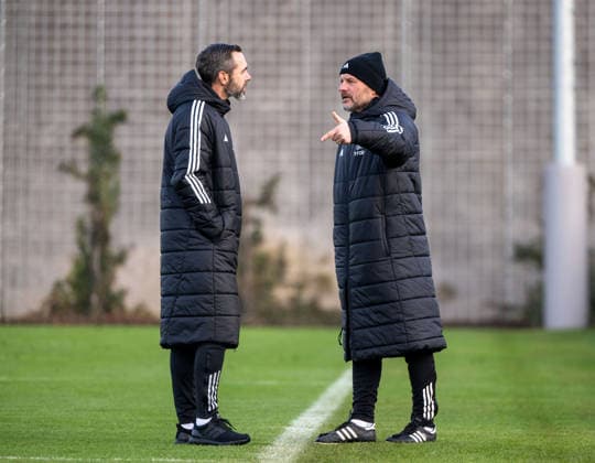 Fußball, Herren, Saison 2025 2026, 1. Bundesliga, 1. FC Union Berlin, Training, v. l. Trainerhospitant Christian Tiffert (Trainer FC Hansa Rostock II), Trainer Steffen Baumgart (1. FC Union Berlin), 25.11. 2025, Copyright: xMatthiasxKochx
