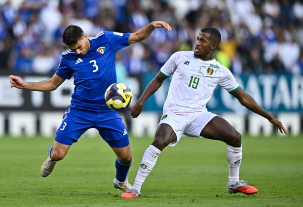 Mauritania v Kuwait : FIFA Arab Cup 2025 Qualification Stage Play-off match Moaath Aldhafiri (L) of Kuwait and Sidi Bouna Amar of Mauritania in action during the FIFA Arab Cup 2025 Qualification Stage Play-off match between Mauritania v Kuwait at Jassim Bin Hamad Stadium in Doha, Qatar, on November 25, 2025. DOHA Qatar Copyright: xNOUSHADxTHEKKAYILx