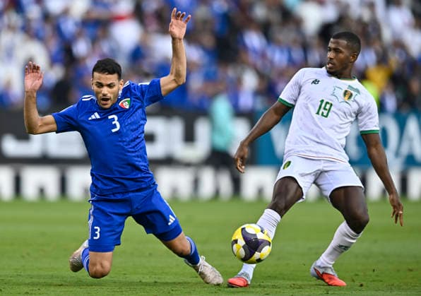 Mauritania v Kuwait : FIFA Arab Cup 2025 Qualification Stage Play-off match Moaath Aldhafiri (L) of Kuwait and Sidi Bouna Amar of Mauritania in action during the FIFA Arab Cup 2025 Qualification Stage Play-off match between Mauritania v Kuwait at Jassim Bin Hamad Stadium in Doha, Qatar, on November 25, 2025. DOHA Qatar Copyright: xNOUSHADxTHEKKAYILx