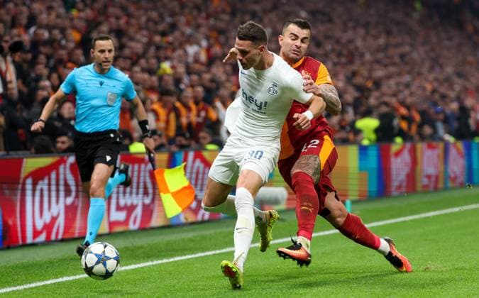 Union s Raul Florucz and Galatasaray s Abdulkerim Bardakci fight for the ball during a soccer game between Turkish Galatasaray SK and Belgian Royale Union Saint-Gilloise on Tuesday 25 November 2025 in Istanbul, Turkey, on day 5 of the League phase of the UEFA Champions League tournament. VIRGINIExLEFOUR  x144203639x