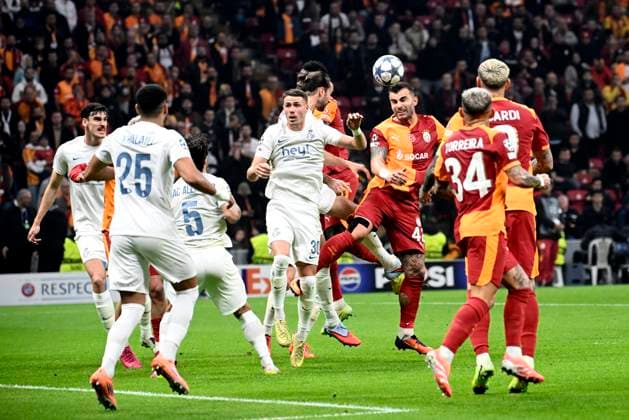 Galatasaray v Royale Union Saint-Gilloise - UEFA Champions League ISTANBUL, TURKEY - NOVEMBER 25 : Florucz Raul Alexander forward of Union Saint-Gilloise and Bardakci Abdulkerim defender of Galatasaray during the UEFA Champions League 2025 26 League Phase MD5 match between Galatasaray and Royale Union Saint-Gilloise on November 25, 2025 in Istanbul, Turkey, 25 11 2025 Istanbul Turkey  Copyright: xPeterxDexVoechtx