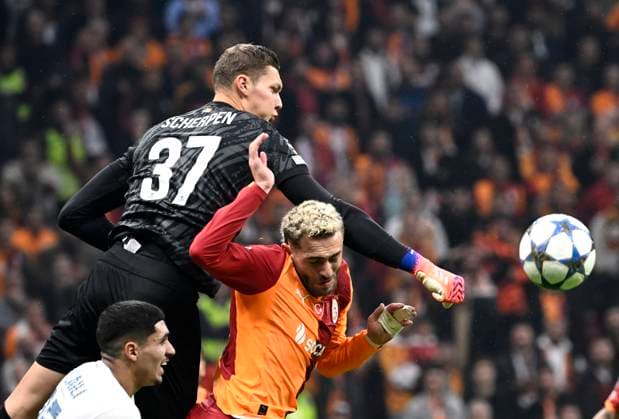 Galatasaray v Royale Union Saint-Gilloise - UEFA Champions League ISTANBUL, TURKEY - NOVEMBER 25 : Scherpen Kjell goalkeeper of Union Saint-Gilloise and Yilmaz Baris Alper forward of Galatasaray during the UEFA Champions League 2025 26 League Phase MD5 match between Galatasaray and Royale Union Saint-Gilloise on November 25, 2025 in Istanbul, Turkey, 25 11 2025 Istanbul Turkey  Copyright: xPeterxDexVoechtx