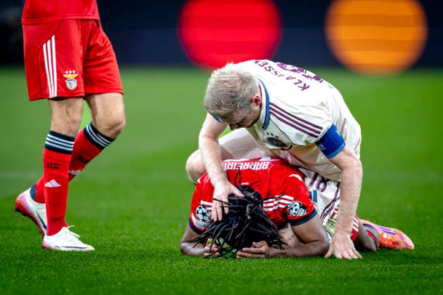 SL Benfica midfielder Leandro Barreiro, AFC Ajax Amsterdam midfielder Davy Klaassen during the match FOOTBALL - CHAMPIONS LEAGUE - AJAX vs BENFICA at the Johan Cruijff ArenA for the Champions League - League phase - Matchday 5 season 2025-2026 in AMSTERDAM, Netherlands on 25 November 2025, (photo by Stefan Koops EYE4images DeFodi Images)