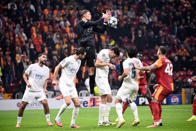 Galatasaray v Royale Union Saint-Gilloise - UEFA Champions League ISTANBUL, TURKEY - NOVEMBER 25 : Scherpen Kjell goalkeeper of Union Saint-Gilloise during the UEFA Champions League 2025 26 League Phase MD5 match between Galatasaray and Royale Union Saint-Gilloise on November 25, 2025 in Istanbul, Turkey, 25 11 2025 Istanbul Turkey  Copyright: xPeterxDexVoechtx