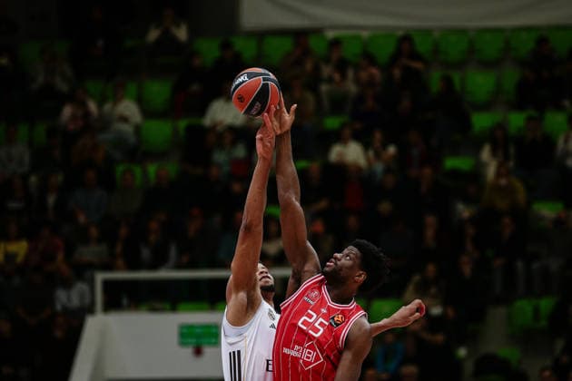 Hapoel s Dan Oturu in action against Real Madrid s Edy Tavares during the Euroleague game between Hapoel IBI Tel Aviv vs Real Madrid - Arena Botevgrad in Botevgrad, Bulgaria on November 25, 2025  Copyright: xIvanxSxIvanov IPAxSportx xipa-agency.netx xx IPA_68371666 IPA_Agency_IPA68371666