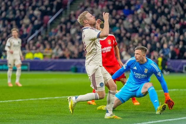 AMSTERDAM , 25-11-2025 , JohanCruyff Arena , season 2025 2026 , UEFA Champions League football , League phase Matchday 5 , match between Ajax and Benfica , picture shows Ajax player Davy Klaassen Ajax - Benfica  x32195212x Copyright: