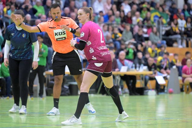 Selina Lindemann (TusSies Metzingen, 02) beim 7-Meter TusSies Metzingen vs. Brasilien, Handball, Testspiel, Saison 2025 2026, 25.11.2025 TusSies Metzingen vs. Brasilien, Handball, Testspiel, Saison 2025 2026, 25.11.2025 Holzgerlingen Copyright: xEibner-Pressefoto TobiasxBaurx EP_TBR