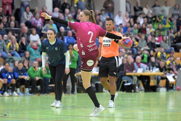 Selina Lindemann (TusSies Metzingen, 02) beim 7-Meter TusSies Metzingen vs. Brasilien, Handball, Testspiel, Saison 2025 2026, 25.11.2025 TusSies Metzingen vs. Brasilien, Handball, Testspiel, Saison 2025 2026, 25.11.2025 Holzgerlingen Copyright: xEibner-Pressefoto TobiasxBaurx EP_TBR