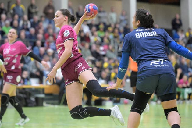 Ida Gaugisch (TusSies Metzingen, 15) Wurf Tor TusSies Metzingen vs. Brasilien, Handball, Testspiel, Saison 2025 2026, 25.11.2025 TusSies Metzingen vs. Brasilien, Handball, Testspiel, Saison 2025 2026, 25.11.2025 Holzgerlingen Copyright: xEibner-Pressefoto TobiasxBaurx EP_TBR
