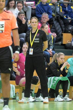 Miriam Hirsch (TusSies Metzingen, Trainerin) TusSies Metzingen vs. Brasilien, Handball, Testspiel, Saison 2025 2026, 25.11.2025 TusSies Metzingen vs. Brasilien, Handball, Testspiel, Saison 2025 2026, 25.11.2025 Holzgerlingen Copyright: xEibner-Pressefoto TobiasxBaurx EP_TBR