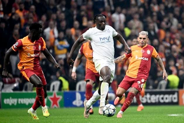 Galatasaray v Royale Union Saint-Gilloise - UEFA Champions League ISTANBUL, TURKEY - NOVEMBER 25 : Sanchez Davinson defender of Galatasaray, David Promise Oluwatobi forward of Union Saint-Gilloise, Torreira Lucas midfielder of Galatasaray during the UEFA Champions League 2025 26 League Phase MD5 match between Galatasaray and Royale Union Saint-Gilloise on November 25, 2025 in Istanbul, Turkey, 25 11 2025 Istanbul Turkey  Copyright: xPeterxDexVoechtx