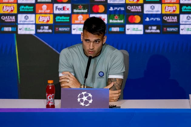 FC Internazionale Milano Training Session And press conference, PK, Pressekonferenz - UEFA Champions League 2025 26 League Phase MD5 Lautaro Martinez of FC Internazionale speaks during the Press Conference ahead of the UEFA Champions League 2024 25 match against Atletico de Madrid at Estadio Riyadh Air Metropolitano on November 25, 2025 in Madrid, Spain. Madrid Estadio Riyadh Air Metropolitano Madrid Spain Copyright: xAlbertoxGardinx AGardin_20251125_Foot_Champ_Inter_Press_0221