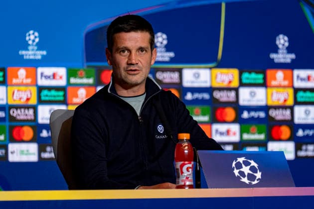FC Internazionale Milano Training Session And press conference, PK, Pressekonferenz - UEFA Champions League 2025 26 League Phase MD5 Cristian Chivu, Head Coach of FC Internazionale, speaks during the Press Conference ahead of the UEFA Champions League 2024 25 match against Atletico de Madrid at Estadio Riyadh Air Metropolitano on November 25, 2025 in Madrid, Spain. Madrid Estadio Riyadh Air Metropolitano Madrid Spain Copyright: xAlbertoxGardinx AGardin_20251125_Foot_Champ_Inter_Press_0228