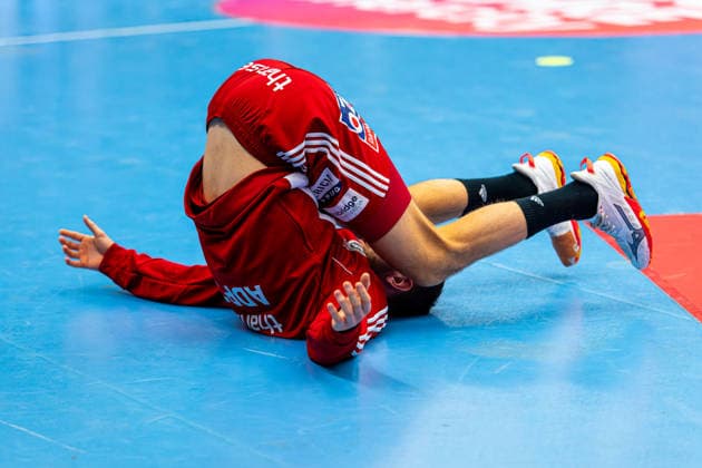 Fredrik Mossestad (Fredericia Handboldklub, Nr. 20) (L-R), TSV Hannover-Burgdorf (orange) against Fredericia Handboldklub (white) (5. Matchday of Group Matches EHF European League 2025 2026) (25.11.2025, Swiss Life Hall (Hannover, GER), Copyright: xJanxGuentherx xTSVxHannover-Burgdorfx
