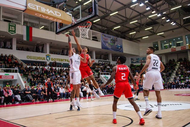 Hapoel s Collin Malcolm in action against Real Madrid s Gabriel Alejandro Deck during the Euroleague game between Hapoel IBI Tel Aviv vs Real Madrid - Arena Botevgrad in Botevgrad, Bulgaria on November 25, 2025  Copyright: xIvanxSxIvanov IPAxSportx xipa-agency.netx xx IPA_68373195 IPA_Agency_IPA68373195