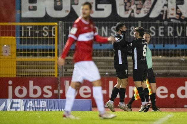 Michael Kleinschrodt (SG Sonnenhof Grossaspach, 11), erzielt das Tor zum 0:1 TSG Balingen vs. SG Sonnenhof Grossaspach, Fussball, Regionalliga Suedwest, 18. Spieltag, Saison 2025 2026, 25.11.2025, Eibner-Pressefoto Andreas Ulmer TSG Balingen vs. SG Sonnenhof Grossaspach, Fussball, Regionalliga Suedwest, 18. Spieltag, Saison 2025 2026, 25.11.2025, Balingen Copyright: xEibner-Pressefoto AndreasxUlmerx EP_AUR