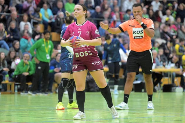 Sabrina Troester (TusSies Metzingen, 07) beim 7-Meter TusSies Metzingen vs. Brasilien, Handball, Testspiel, Saison 2025 2026, 25.11.2025 TusSies Metzingen vs. Brasilien, Handball, Testspiel, Saison 2025 2026, 25.11.2025 Holzgerlingen Copyright: xEibner-Pressefoto TobiasxBaurx EP_TBR