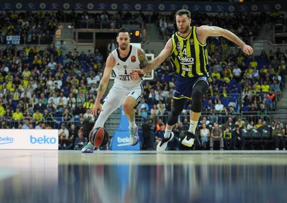 Fenerbahce Beko v Virtus Bologna - EuroLeague ISTANBUL, TURKIYE – NOVEMBER 25: Fenerbahce Beko player Nicolo Melli (4) challenges Virtus Bologna player Luca Vildoza (1) during a play in the EuroLeague week 13 match between Fenerbahce Beko and Virtus Bologna at Ulker Sports and Event Hall in Istanbul, Turkiye on November 25, 2025. Adem Kutucu Anadolu Istanbul Turkey. Editorial use only. Please get in touch for any other usage.  Copyright: x2025xAnadoluxAdemxKutucux