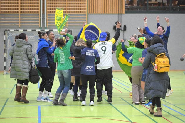 Jubel nach Spielende bei Brasilien TusSies Metzingen vs. Brasilien, Handball, Testspiel, Saison 2025 2026, 25.11.2025 TusSies Metzingen vs. Brasilien, Handball, Testspiel, Saison 2025 2026, 25.11.2025 Holzgerlingen Copyright: xEibner-Pressefoto TobiasxBaurx EP_TBR