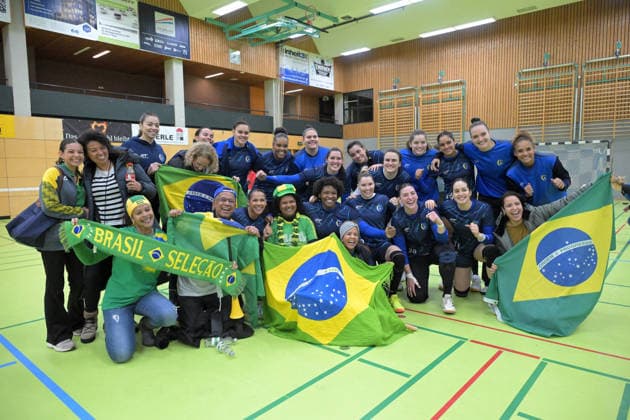 Brasilien jubelt Jubel nach Sieg Spielende TusSies Metzingen vs. Brasilien, Handball, Testspiel, Saison 2025 2026, 25.11.2025 TusSies Metzingen vs. Brasilien, Handball, Testspiel, Saison 2025 2026, 25.11.2025 Holzgerlingen Copyright: xEibner-Pressefoto TobiasxBaurx EP_TBR