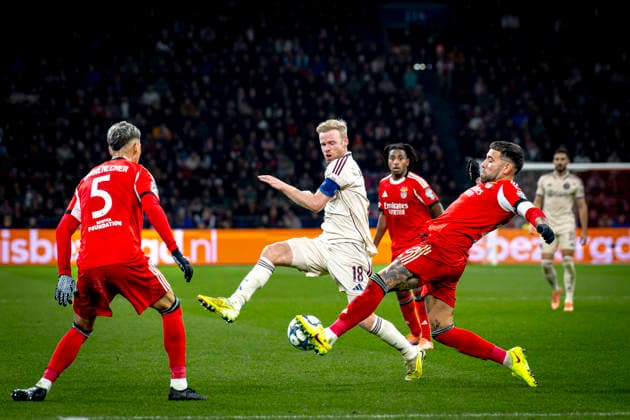 AFC Ajax Amsterdam midfielder Davy Klaassen, SL Benfica defender Nicolas Otamendi during the match FOOTBALL - CHAMPIONS LEAGUE - AJAX vs BENFICA at the Johan Cruijff ArenA for the Champions League - League phase - Matchday 5 season 2025-2026 in AMSTERDAM, Netherlands on 25 November 2025, (photo by Stefan Koops EYE4images DeFodi Images)