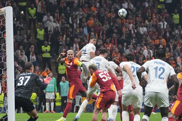ISTANBUL, TURKEY - NOVEMBER 25: Baris Alper Yilmaz (53) , Mauro Icardi of Galatasaray A.S. and Goalkeeper Kjell Scherpen of R. Union Saint-Gilloise during the UEFA Champions League 2025 26 League Phase MD5 match between Galatasaray A.S. and R. Union Saint-Gilloise at Rams Park Stadium on November 25, 2025 in Istanbul, Turkey. (Photo by Seskimphoto ) Galatasaray A.S. vs Union Saint-Gilloise- UEFA Champions League 2025 26 League Phase MD5 match 