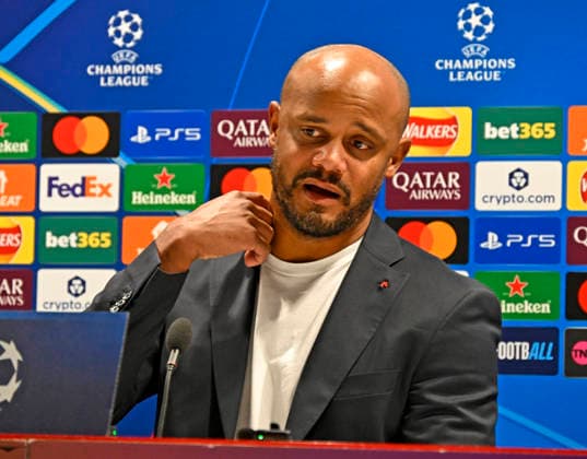 25.11.2025, Fussball UEFA Championsleague 2025 2026: Pressekonferenz des FC Bayern München am Tag vor dem Spiel FC Arsenal - FC Bayern München, im Emirates-Stadion London (England). Trainer Vincent Kompany (FC Bayern München) bei der Pressekonferenz
