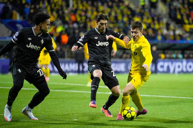 Champions League 2025 2026 Bodo Glimt Juventus Bodo 20251125 Juventus Fabio Miretti against Bodo Glimts Fredrik Bjorkan in the Champions League football match between Bodo Glimt and Juventus at Aspmyra Stadium Photo Stian Lysberg Solum NTB Bodo Norway EDITORIAL USE ONLY RESTRICTED USE FOR BETTING COMPANIES  Copyright: xStianxLysbergxSolumx xNTBx