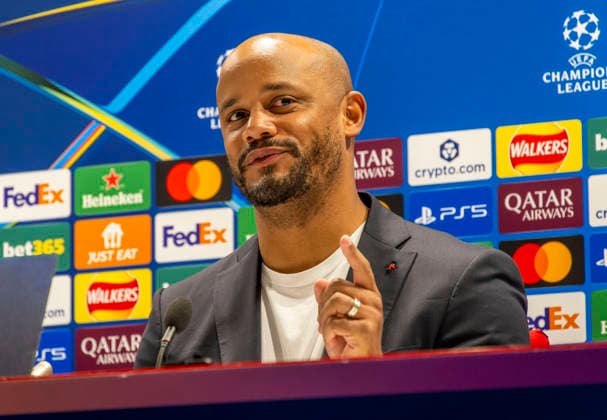 25.11.2025, Fussball UEFA Championsleague 2025 2026: Pressekonferenz des FC Bayern München am Tag vor dem Spiel FC Arsenal - FC Bayern München, im Emirates-Stadion London (England). Trainer Vincent Kompany (FC Bayern München) stellt sich den Fagen der Journalisten