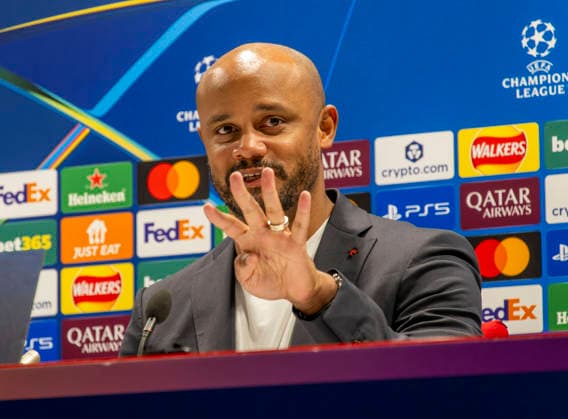 25.11.2025, Fussball UEFA Championsleague 2025 2026: Pressekonferenz des FC Bayern München am Tag vor dem Spiel FC Arsenal - FC Bayern München, im Emirates-Stadion London (England). Trainer Vincent Kompany (FC Bayern München) stellt sich den Fagen der Journalisten