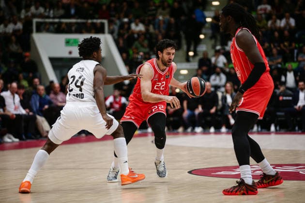Hapoel s Vasilije Micic in action against Real Madrid s Andres Feliz during the Euroleague game between Hapoel IBI Tel Aviv vs Real Madrid - Arena Botevgrad in Botevgrad, Bulgaria on November 25, 2025  Copyright: xIvanxSxIvanov IPAxSportx xipa-agency.netx xx IPA_68376525 IPA_Agency_IPA68376525