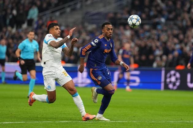 Joe Willock of Newcastle and Emerson of Marseille Marseille v Newcastle United, UEFA Champions League, Group Stage, Football, Orange Velodrome, Marseille, France- 25 Nov 2025Marseille Orange Vélodrome France EDITORIAL USE ONLY No use with unauthorised audio, video, data, fixture lists, club league logos or live services. Online in-match use limited to 120 images, no video emulation. No use in betting, games or single club league player publications.  Copyright: xDavexWinter Shutterstockx 15918266aj
