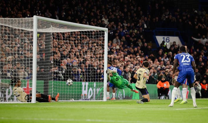 Champions League 2025 26 League Stage Chelsea v Barcelona Stamford Bridge 25.11.2025 Enzo Fernandez of Chelsea scores bu the goal is disallowed Champions League 2025 26 League Stage Chelsea v Barcelona Stamford Bridge 25.11.2025 Photograph By Marc Aspland The Times  Copyright: xMarcxAsplandx NINTCHDBPICT001041042535