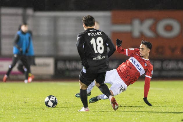 Amnay Moutassime, (TSG Balingen, 18), rechts gegen Niklas Pollex (SG Sonnenhof Grossaspach, 18) TSG Balingen vs. SG Sonnenhof Grossaspach, Fussball, Regionalliga Suedwest, 18. Spieltag, Saison 2025 2026, 25.11.2025, Eibner-Pressefoto Andreas Ulmer TSG Balingen vs. SG Sonnenhof Grossaspach, Fussball, Regionalliga Suedwest, 18. Spieltag, Saison 2025 2026, 25.11.2025, Balingen Copyright: xEibner-Pressefoto AndreasxUlmerx EP_AUR