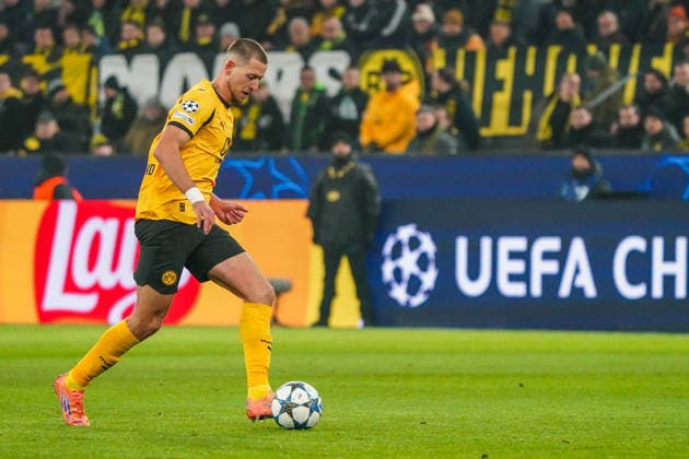 2025-11-25 Borussia Dortmund v Villarreal CF - UEFA Champions League 2025 26 League Phase MD5 DORTMUND, GERMANY - NOVEMBER 25: Waldemar Anton of Borussia Dortmund runs with the ball during the UEFA Champions League 2025 26 League Phase MD5 match between Borussia Dortmund and Villarreal CF at BVB Stadion Dortmund on November 25, 2025 in Dortmund, Germany. (Photo by Gabriel Calvino Alonso BSR Agency) Dortmund Germany Content not available for redistribution in The Netherlands directly or indirectly through any third parties. Copyright: xBSRxAgencyx